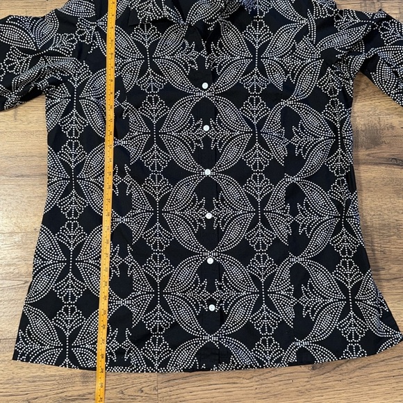 WRINKLE FREE Elegant Black and White Women's Top - Picture 5 of 7